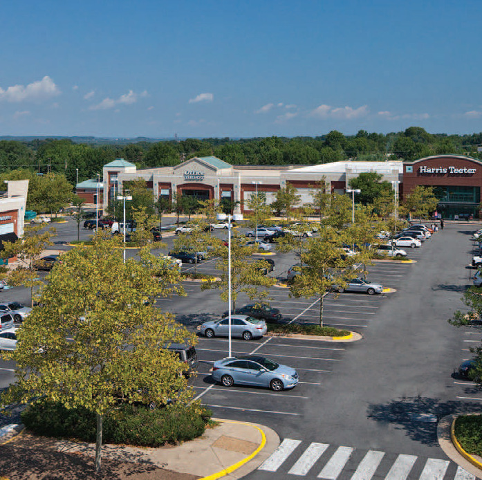 Spectrum Retail Center with Harris Teeter with Harris Teeter and ample parking in Reston Town Center