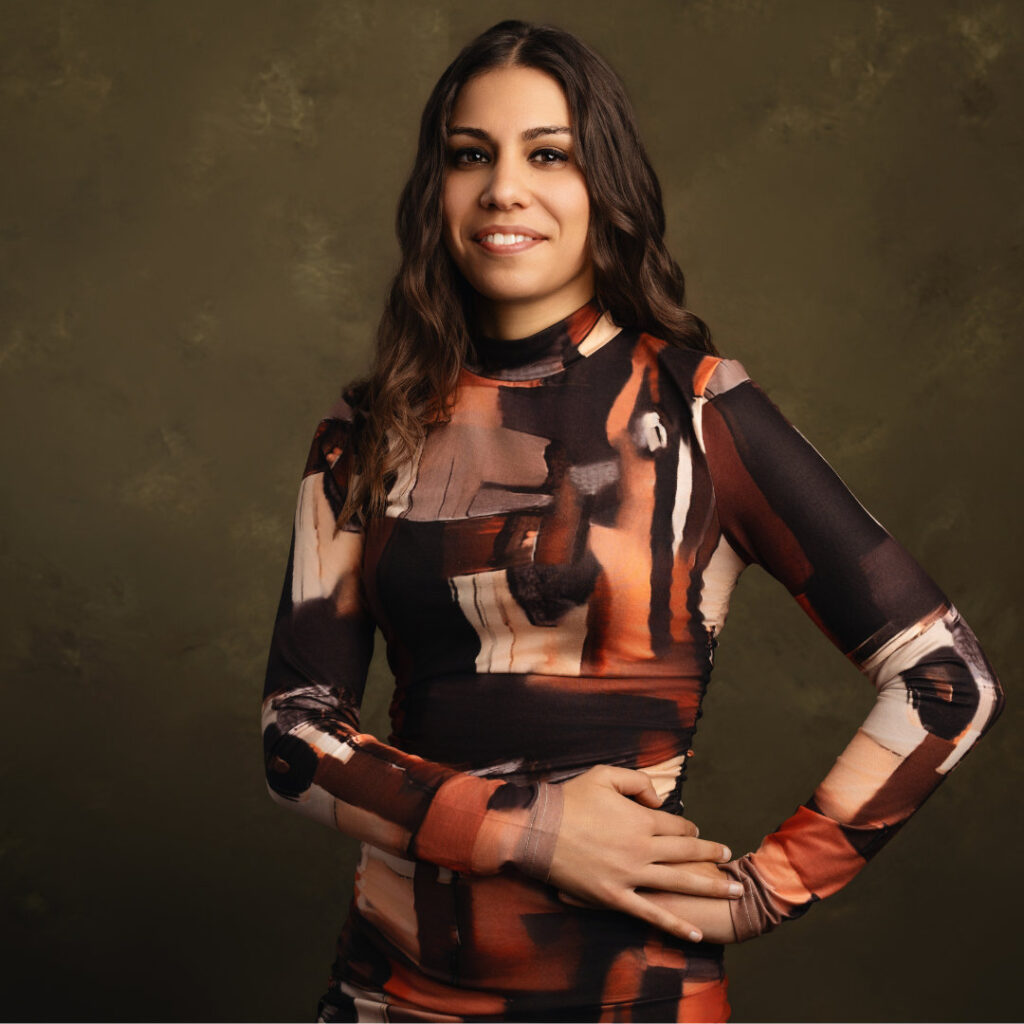 Gracie Jay posing before a performance